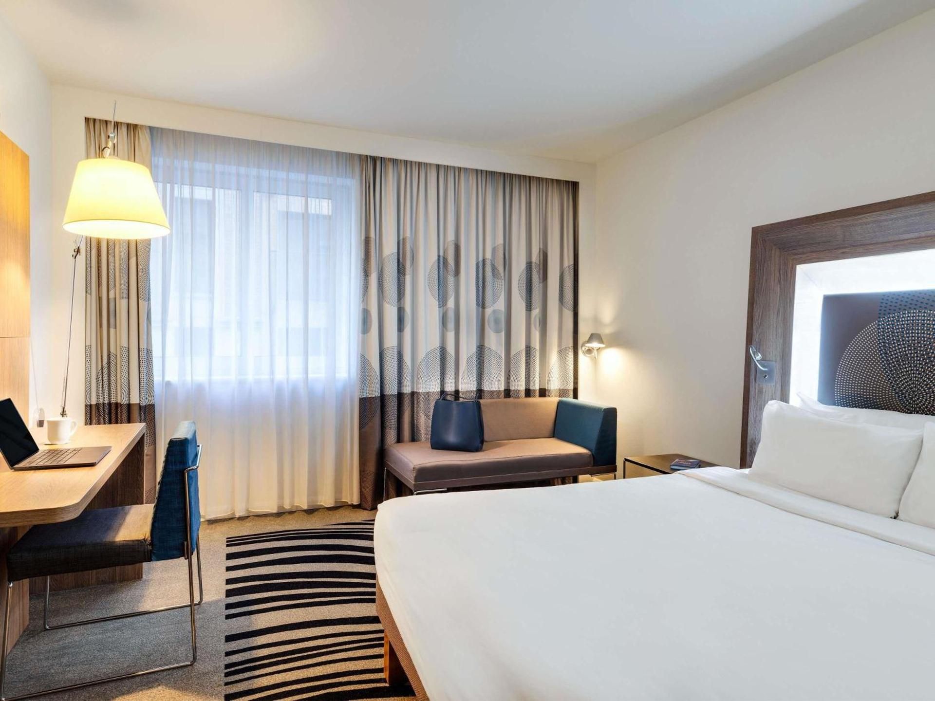 Novotel London Tower Bridge Standard Room with Queen Size Bed