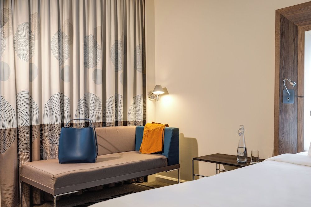 Standard Room, 1 Queen Bed
