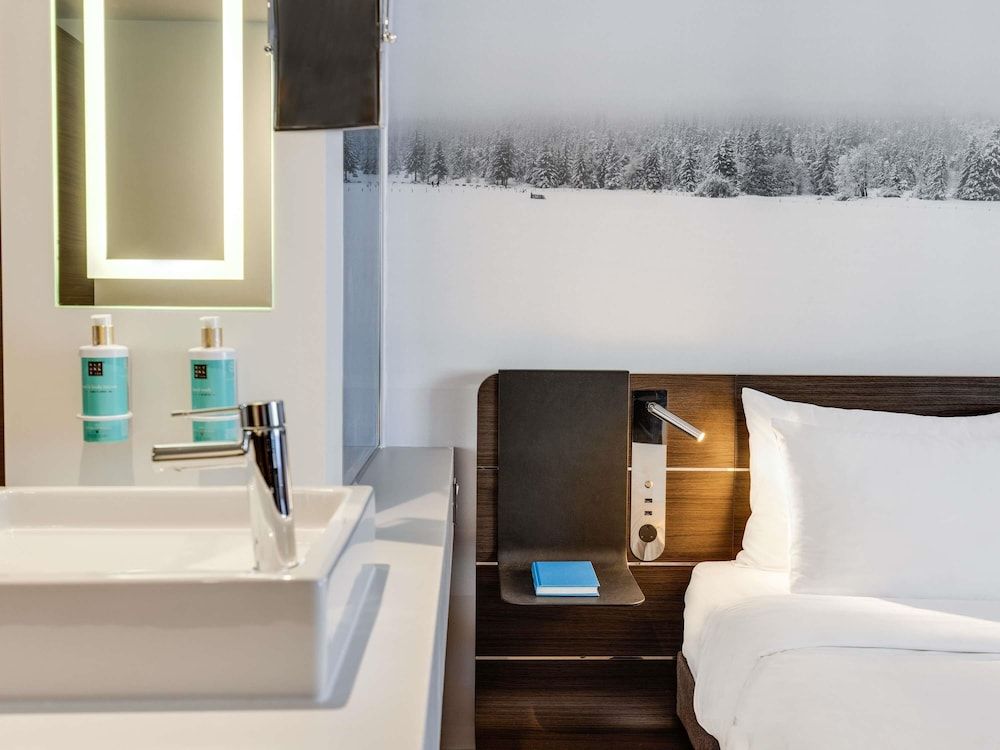 undefined Novotel London Tower Bridge 9