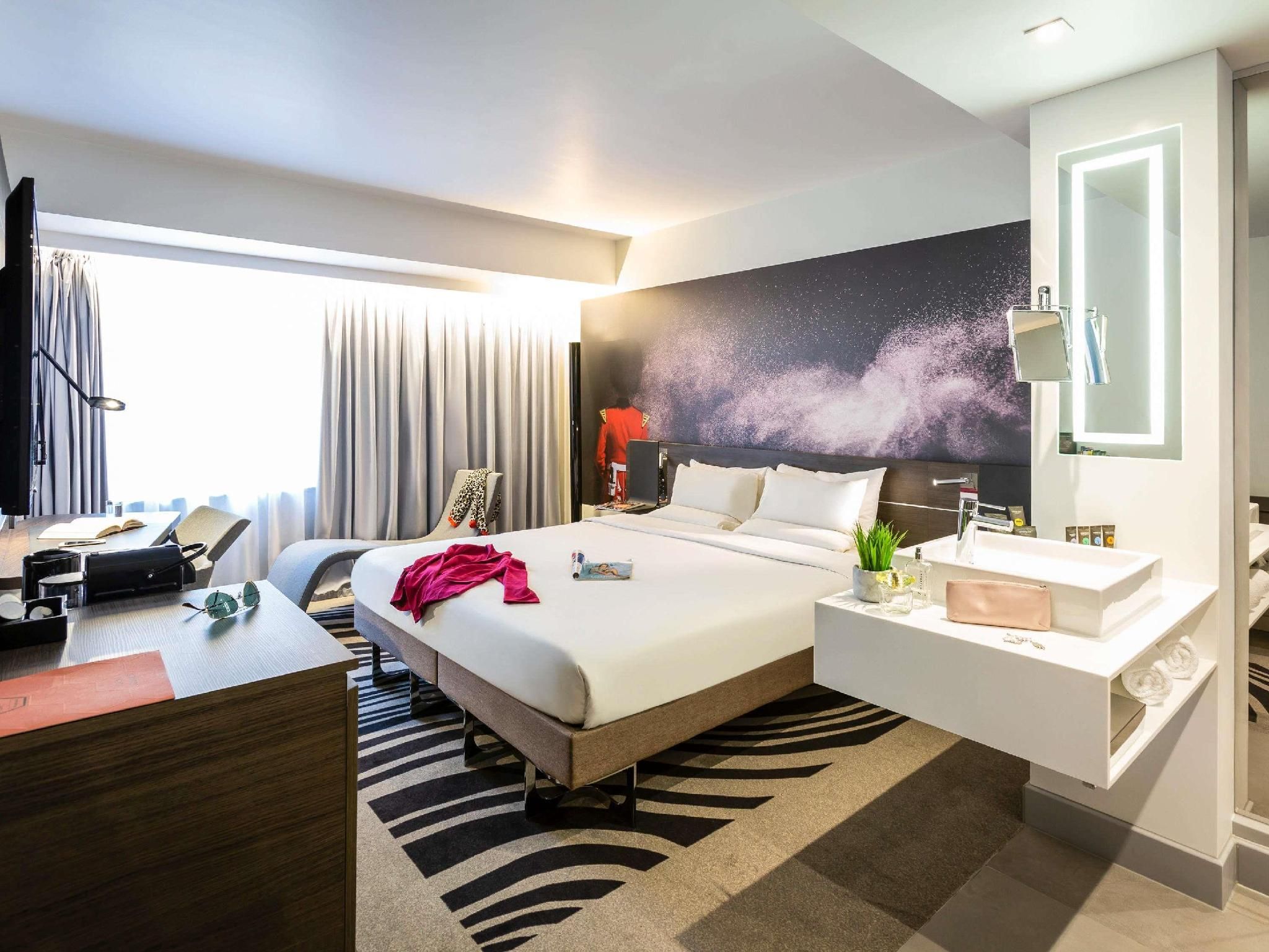 Suite with King bed + convertible sofa