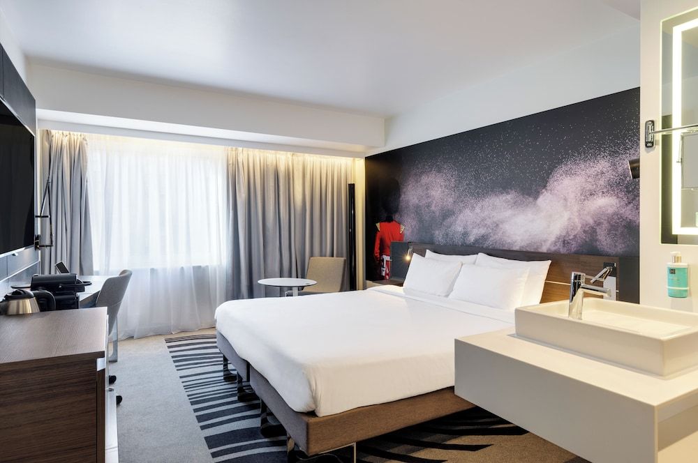 Suite, 1 Queen Bed with Sofa bed