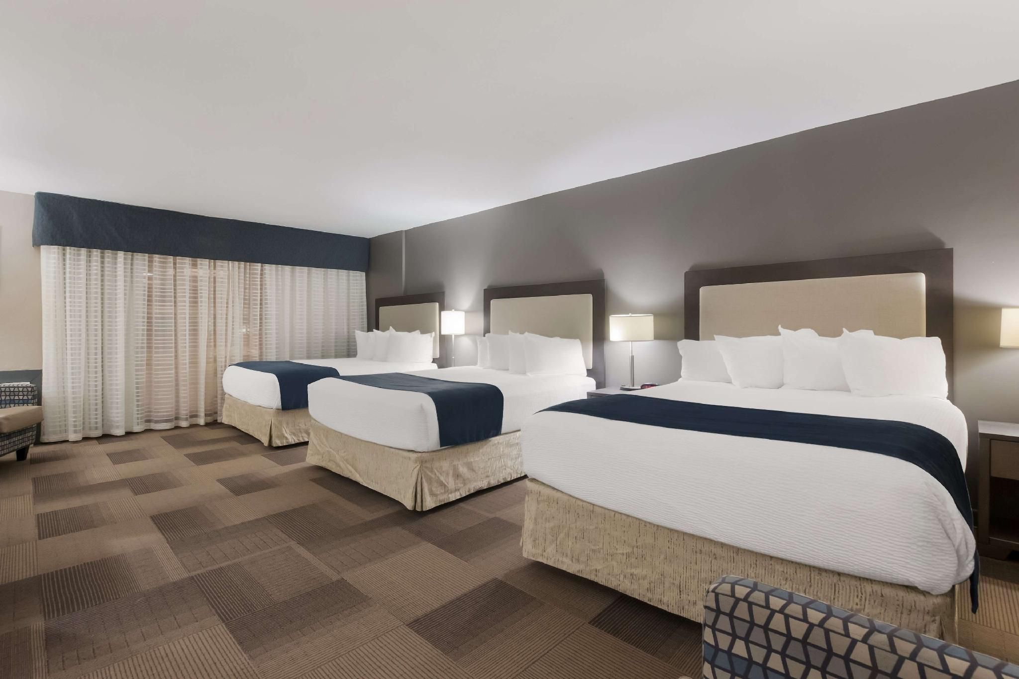 3 Queen Beds, Nonsmoking
