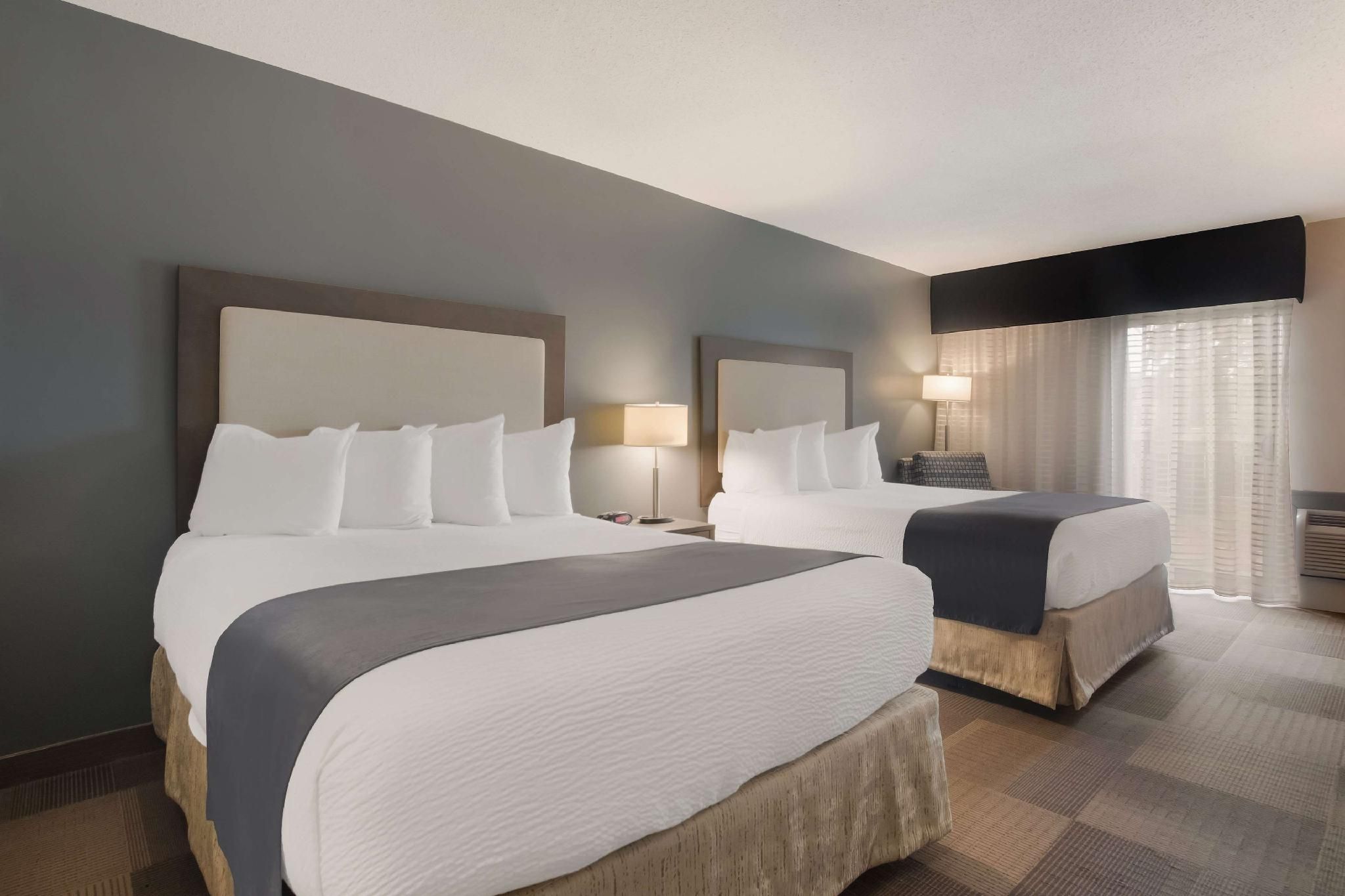 2 Queen Beds, Nonsmoking, Sofabed