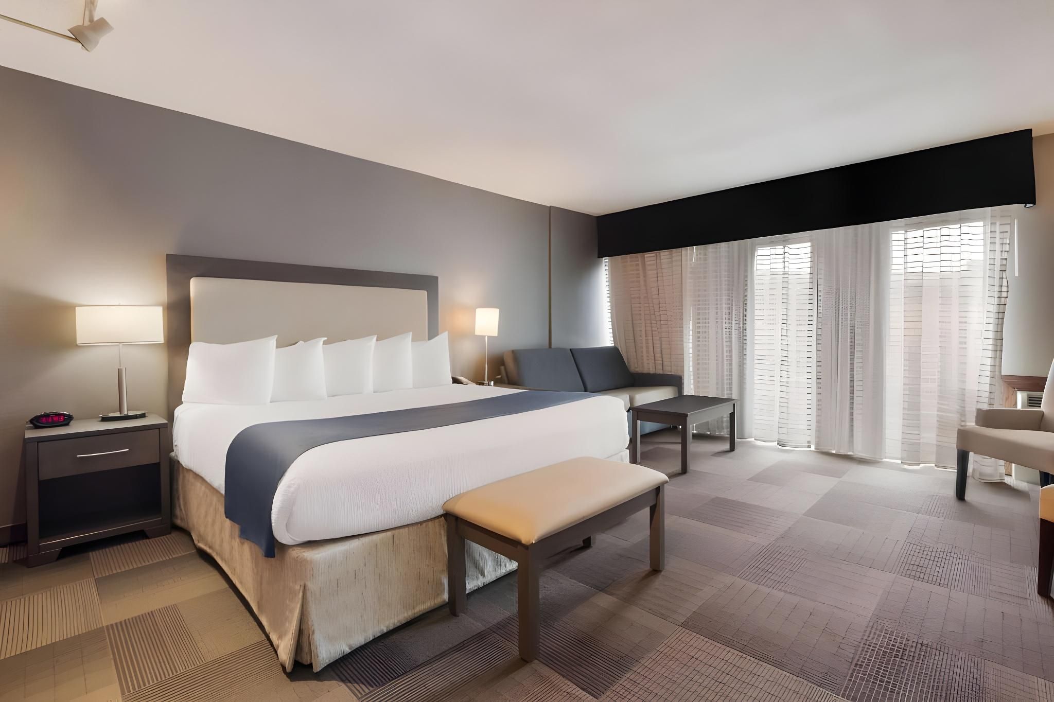 1 King Bed, Nonsmoking