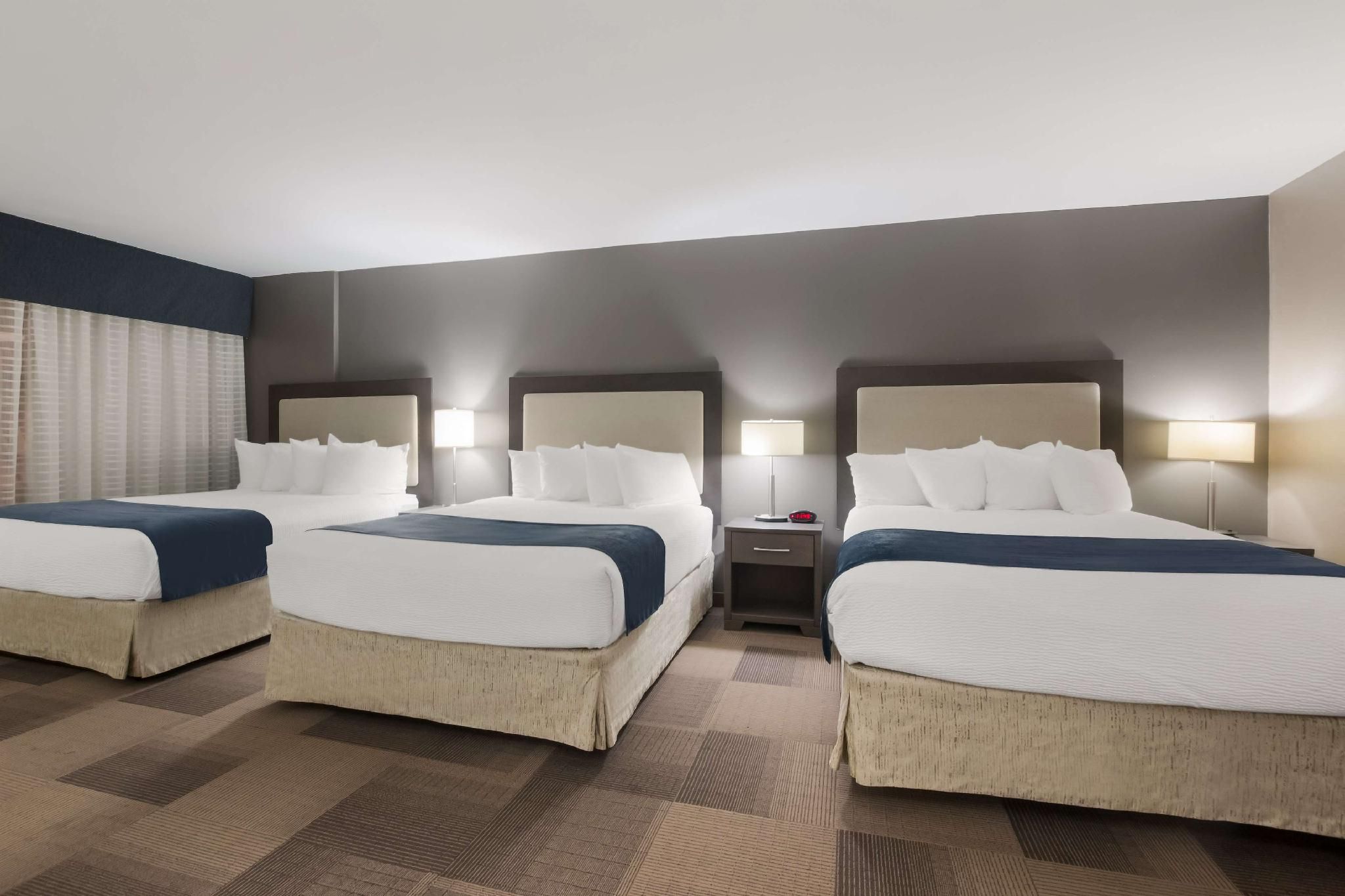 3 Queen Beds, Nonsmoking