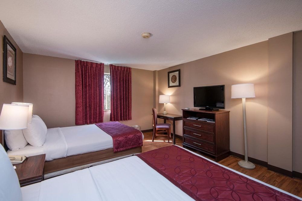 Guest Inn & Suites - Midtown Medical Center Standard Room, 2 Queen Beds 4