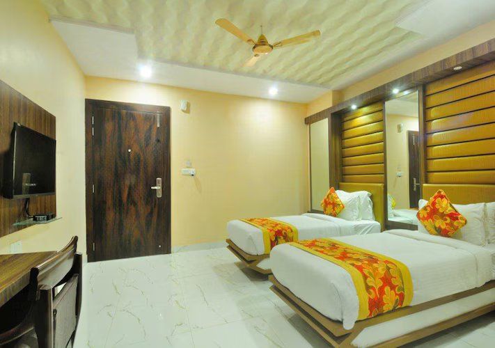 undefined Hotel New Majestic 8