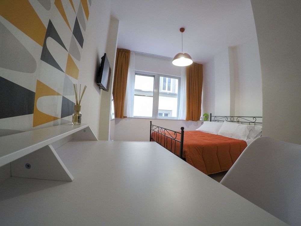 undefined 1970 Rooms 6
