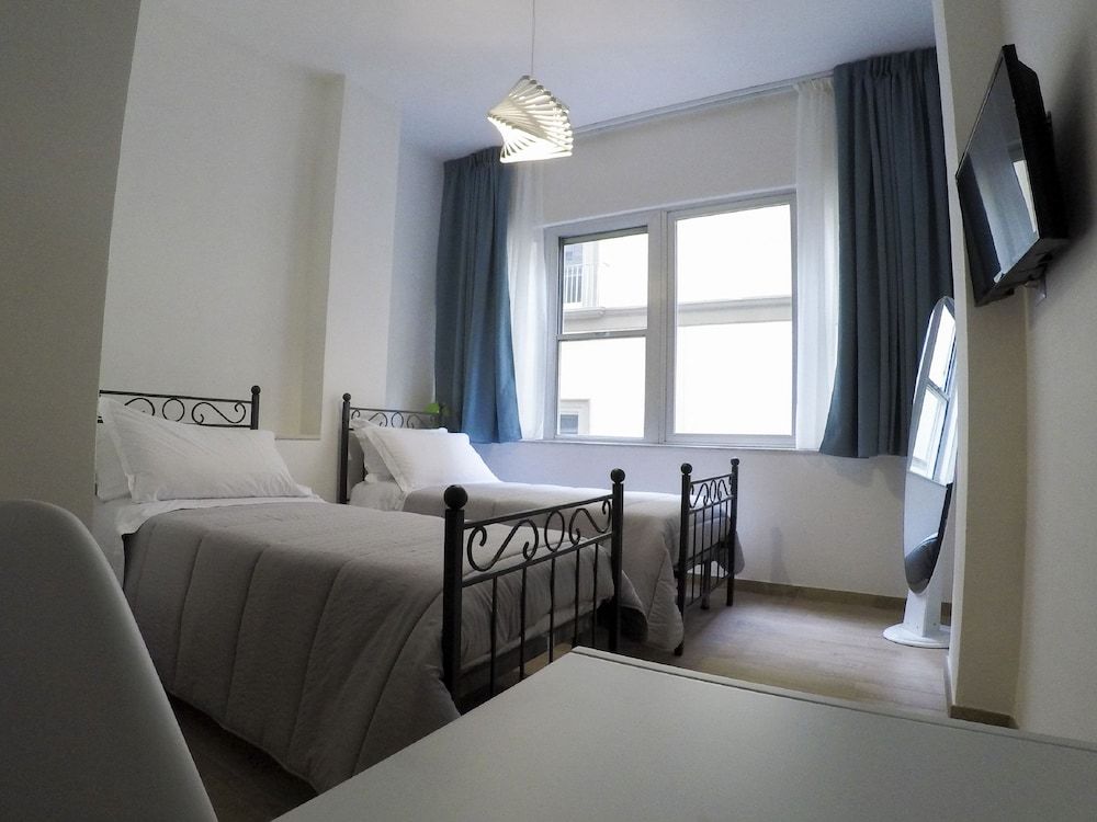 undefined 1970 Rooms 10
