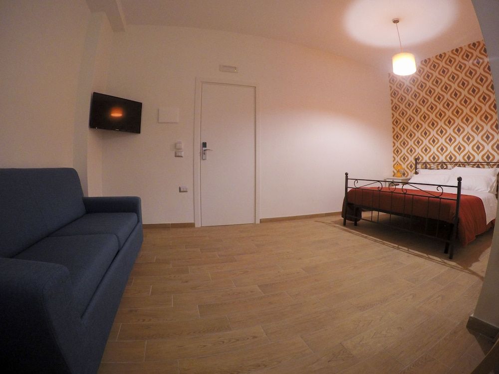 undefined 1970 Rooms 9