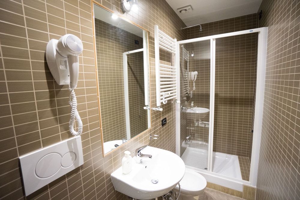 Funny Palace Hostel Double or Twin Room, Shared Bathroom 12