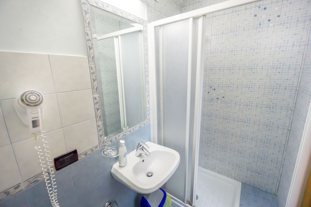 Funny Palace Hostel Double or Twin Room, Shared Bathroom 9