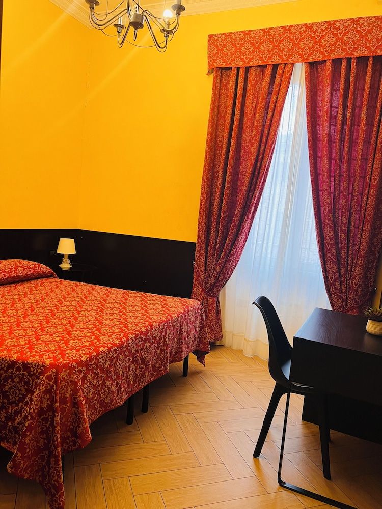 Funny Palace Hostel Double or Twin Room, Shared Bathroom 5