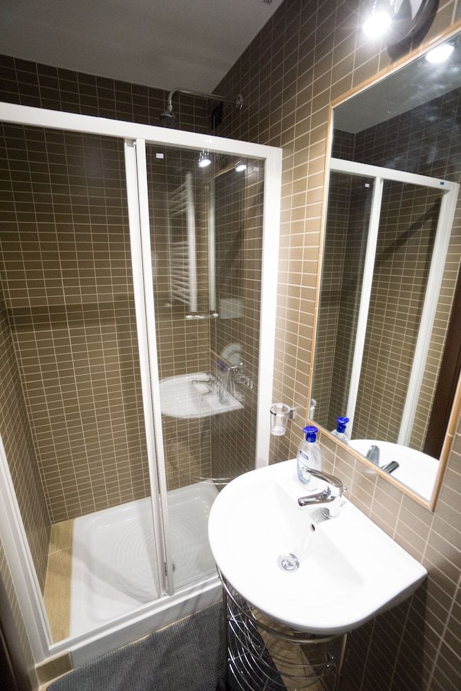 Funny Palace Hostel Double or Twin Room, Shared Bathroom 11