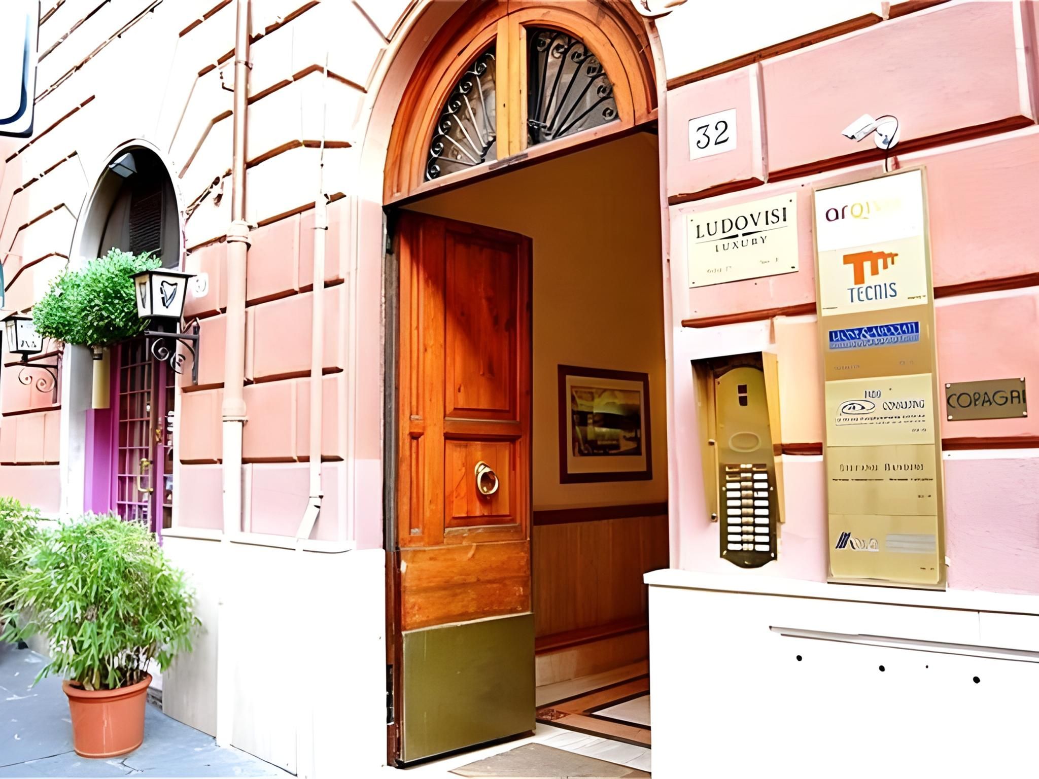 undefined Luxury Ludovisi Rooms