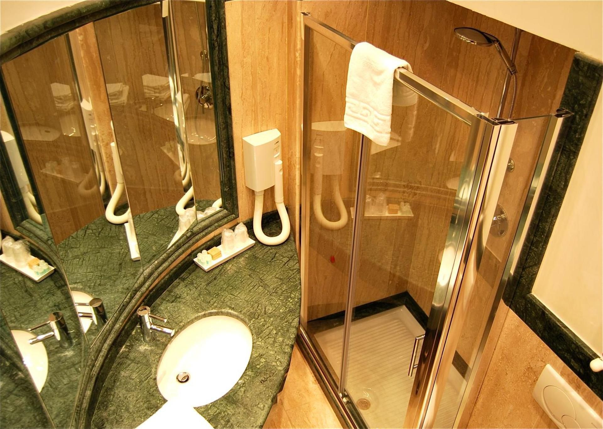 undefined Luxury Ludovisi Rooms 4