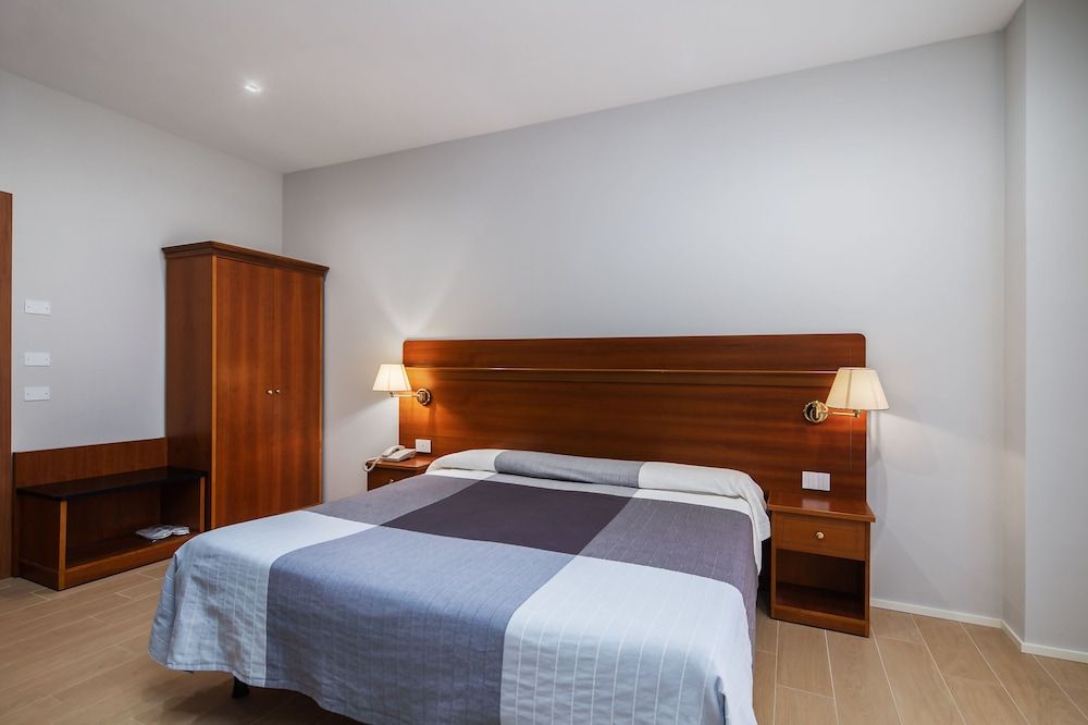 Hotel Excelsior Double or Twin Room 9