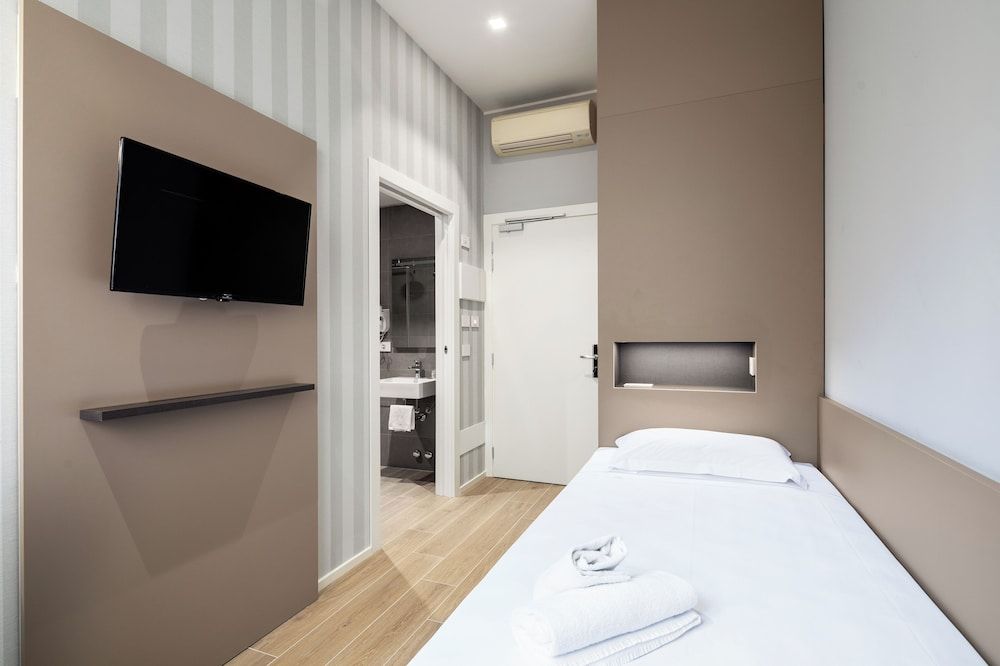 Hotel Excelsior Single Room 6