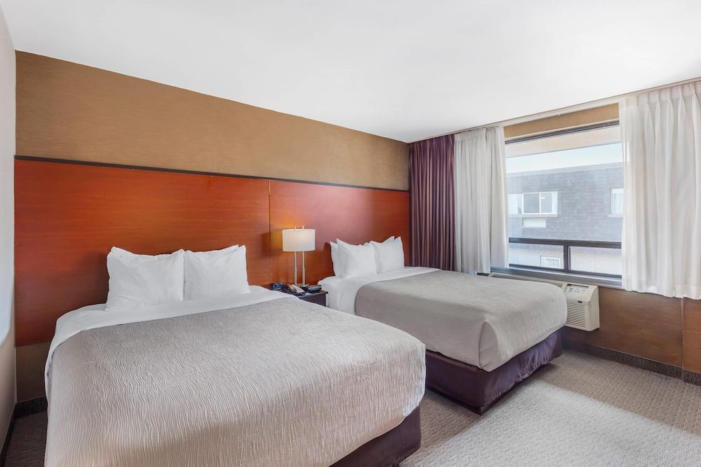 undefined Quality Inn Toronto Airport 5