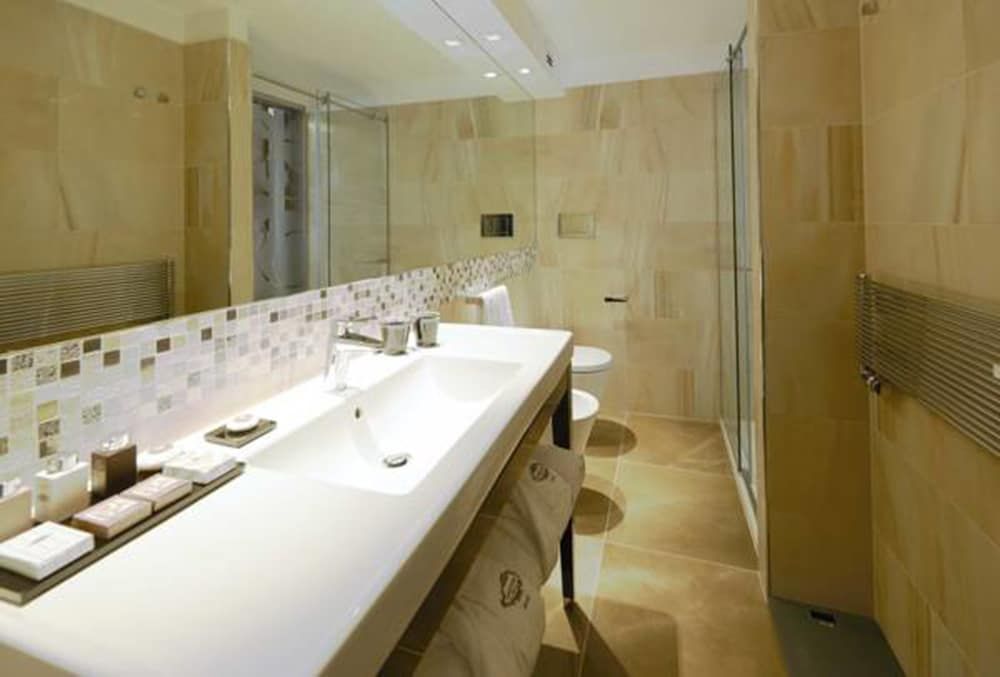 Harry's Bar Trevi Hotel & Restaurant Deluxe Double Room 7