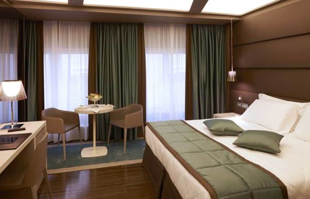 Harry's Bar Trevi Hotel & Restaurant Deluxe Double Room 2