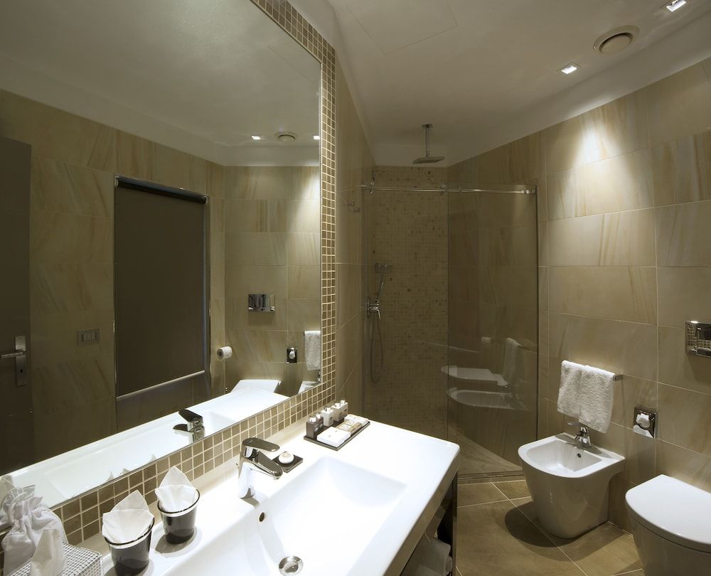 Harry's Bar Trevi Hotel & Restaurant Deluxe Double Room 6