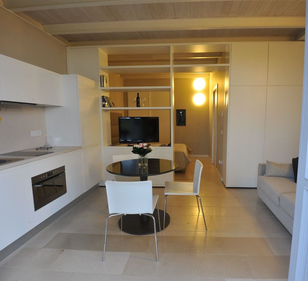 Villa Avellino Standard Apartment, Kitchen 6