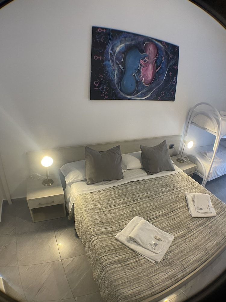 Comfort, Queen, 2 Twin and Bunk Bed, Courtyard View, BunkBed