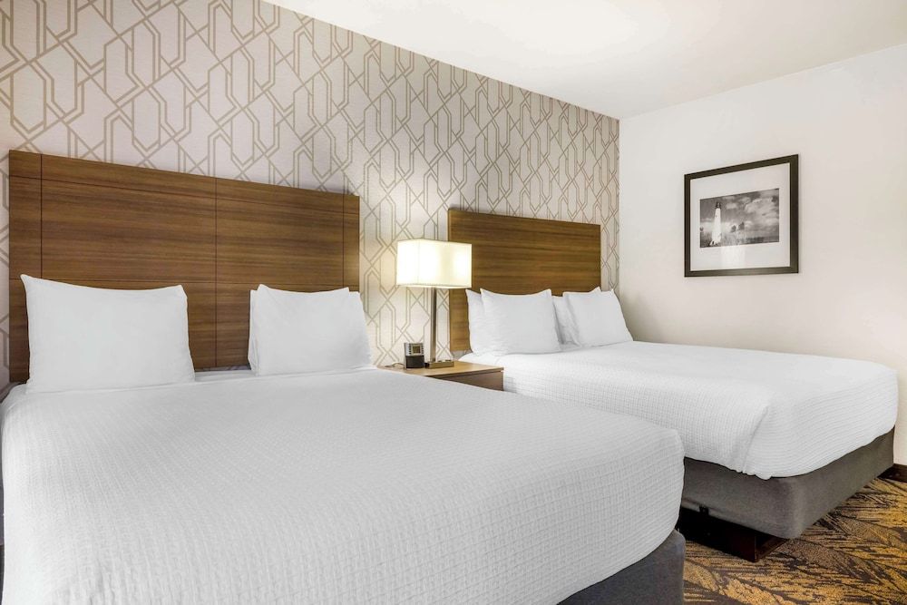 Best Western Plus Bayside Inn Standard Room, 2 Queen Beds, Balcony, City View 3