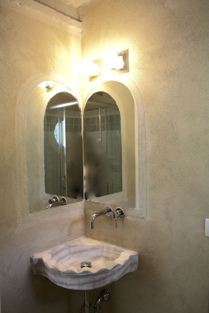 White Lilac romantic B&B adults only Design Studio Suite 4