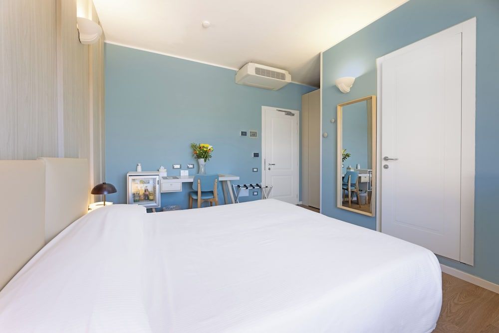 Classic Double or Twin Room (No Balcony)