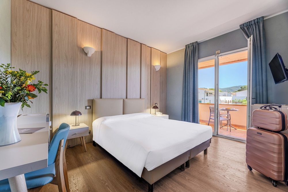 Superior Double or Twin Room, Balcony, Partial Sea View