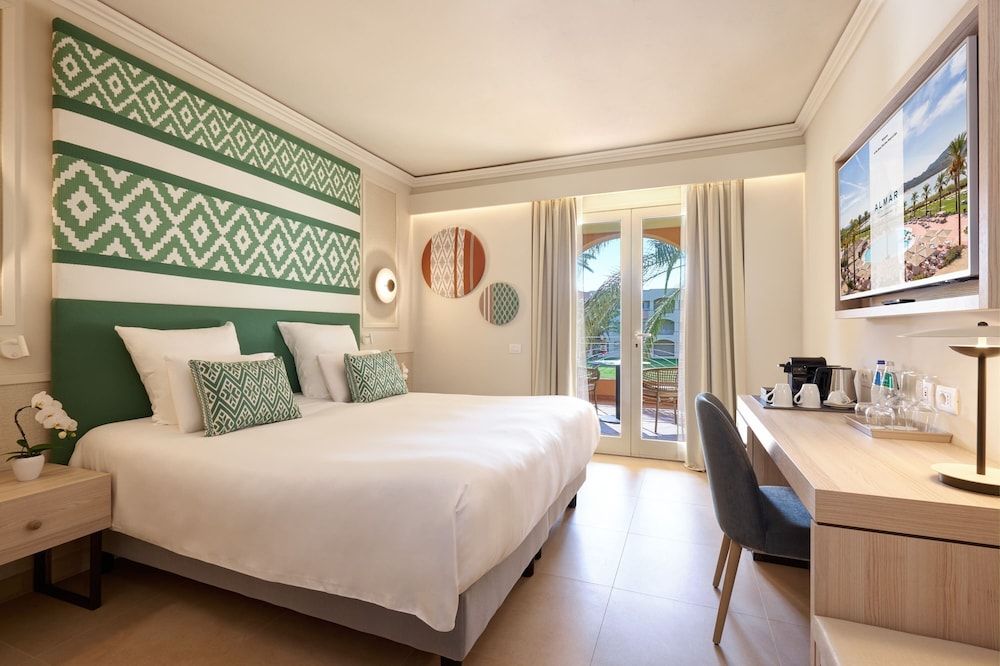 Superior Double Room, Partial Sea View