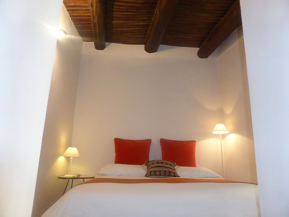 iBed Napoli Business Double Room Single Use, 1 Queen Bed 17