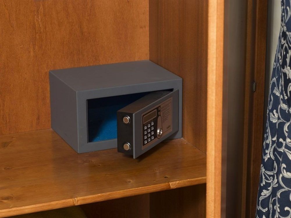 AdoraSuite B&B Triple Room 20