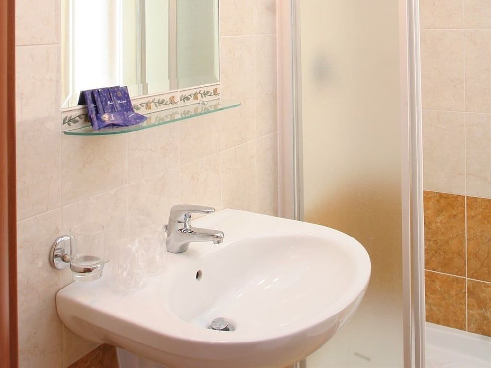 AdoraSuite B&B Triple Room 16