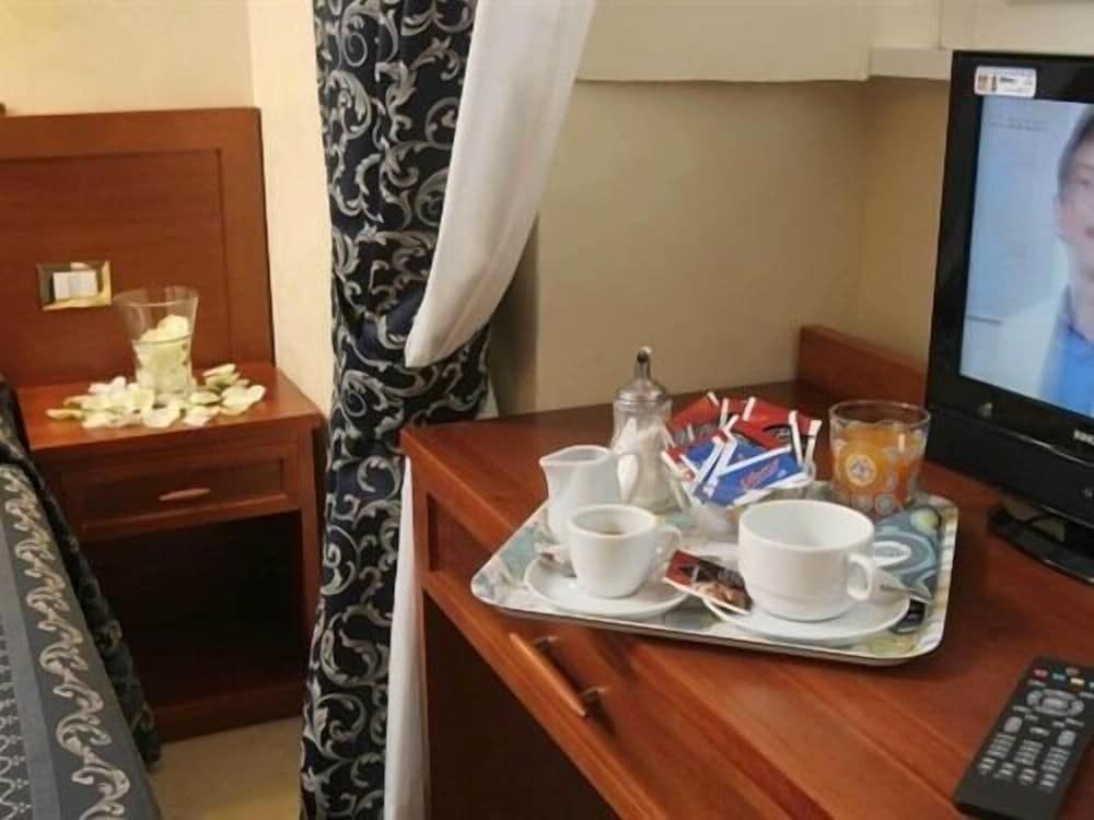 AdoraSuite B&B Triple Room 8