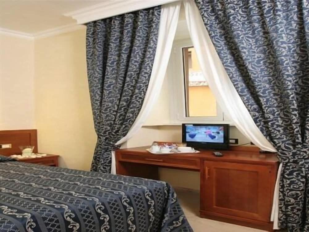AdoraSuite B&B Triple Room 10
