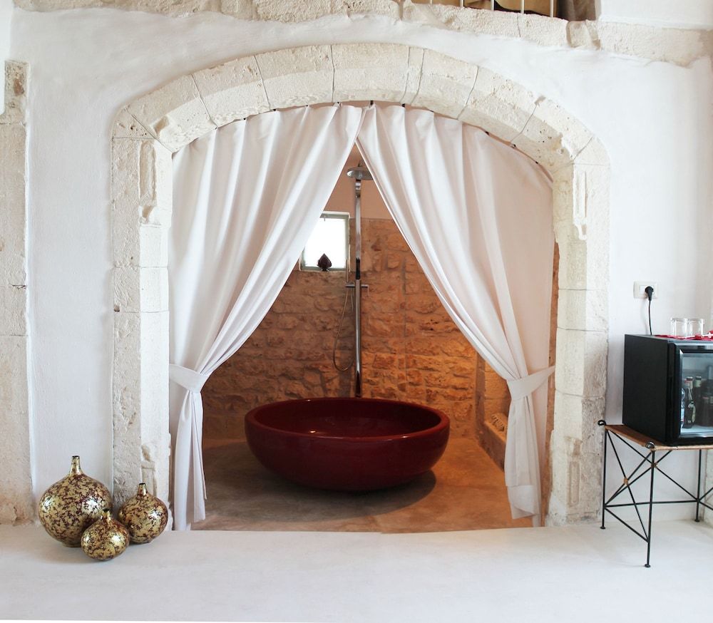 Deep Soaking Bathtub