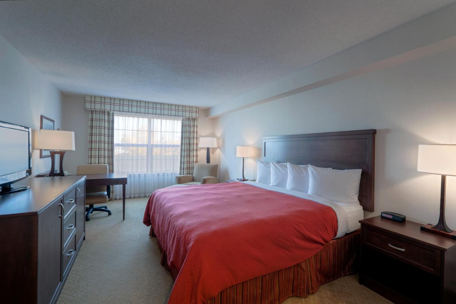 Country Inn & Suites by Radisson, Calgary-Northeast 1 King Bed, Nonsmoking 2