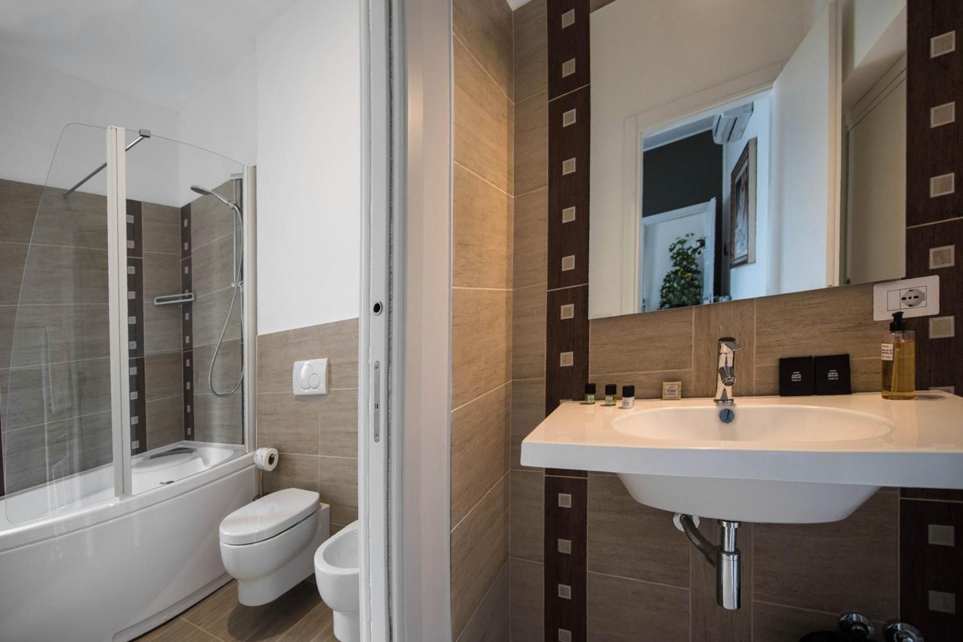 Deluxe Suite with Spa Bath