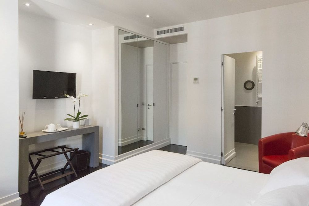 Xenia Guest House Deluxe Double Room, City View 2