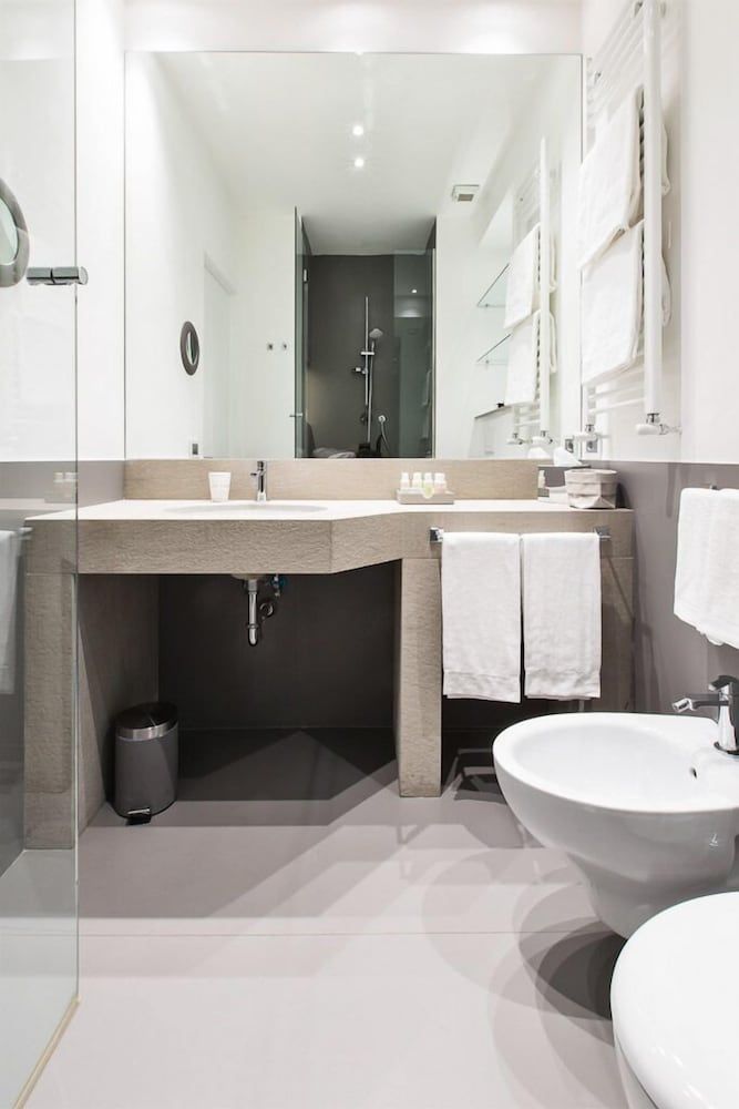 Xenia Guest House Deluxe Double Room, City View 10