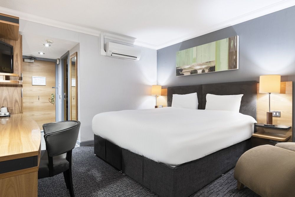 undefined Park Inn by Radisson Cardiff City Centre