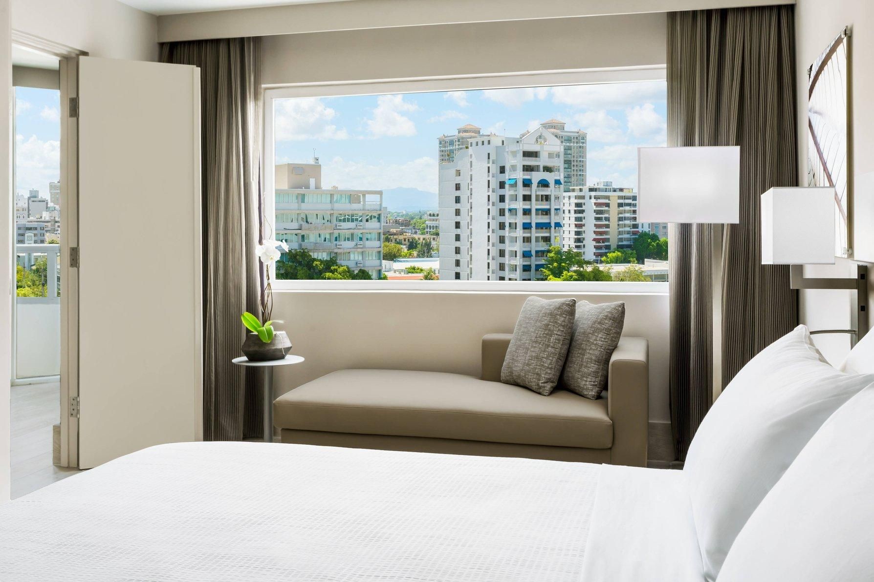 Condado Suite, 1 Bedroom Suite, 1 King, Sofa bed, Balcony