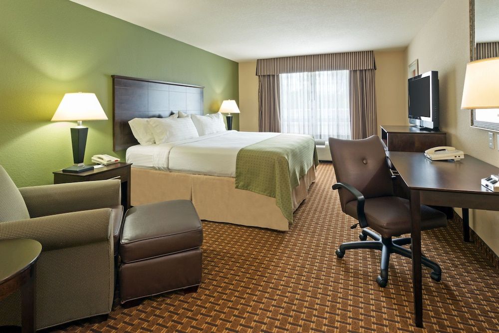 Standard Room, 1 King Bed
