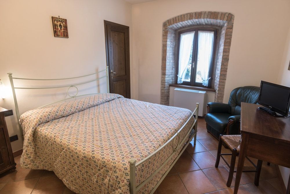 Basic Double Room, 1 Queen Bed, Private Bathroom, Garden View (Mughetto)