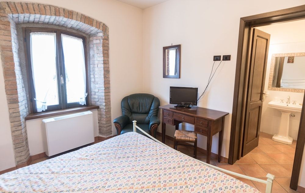 Basic Double Room, 1 Queen Bed, Private Bathroom, Garden View (Mughetto)
