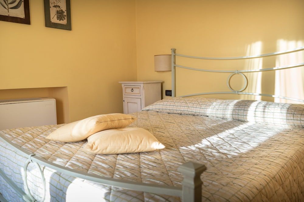 Deluxe Double Room, 1 Queen Bed, Terrace, Garden View (La Mimosa)