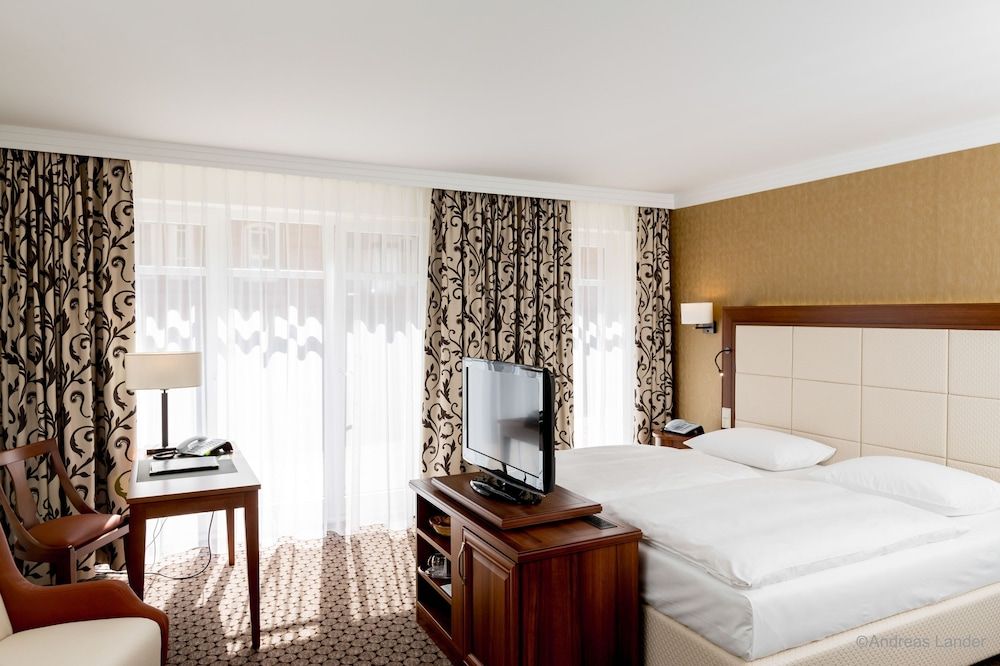 Dorint Herrenkrug Parkhotel Magdeburg Superior Double Room 2